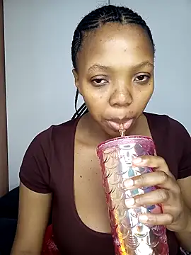 Snapshot of MilfBoobsxx chatting on February 2026 04:11:01 AM MilfBoobsxx online show from February 2026 04:11:01 AM