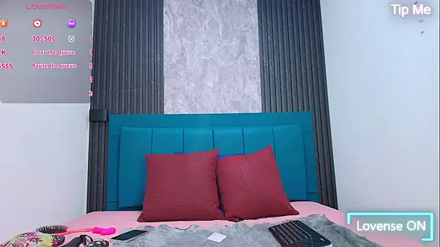 Caroline daring online show from February 2026 01:22:01 PM