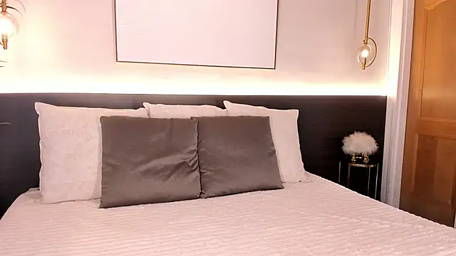 VictoriaShelby online show from September 2025 12:00:02 PM