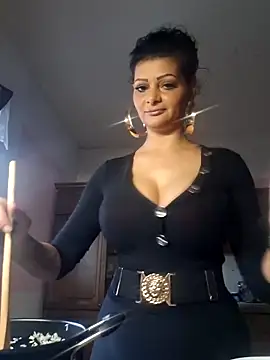 Pillango1212 online show from November 2025 12:05:01 PM