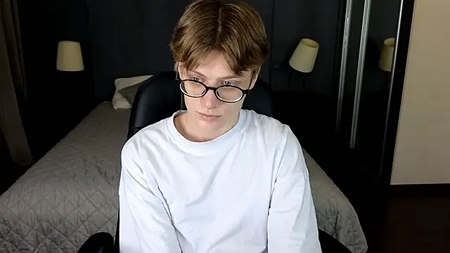 LouieEvans online show from November 2025 09:18:01 PM