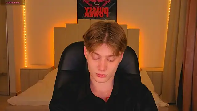 LouieEvans online show from November 2025 08:56:02 PM