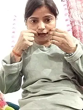 Hot-Pooja25 online show from January 2026 05:23:02 AM