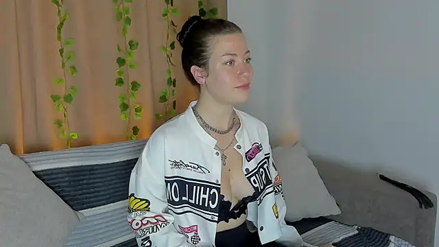 MiaKhallirae online show from October 2025 04:14:01 AM