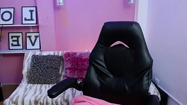 KendallWood  online show from November 2025 08:20:01 PM