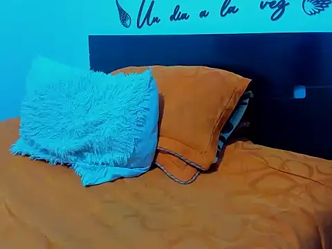 Snapshot of Allison_21_ chatting on October 2025 04:23:02 AM Allison 21 online show from October 2025 04:23:02 AM