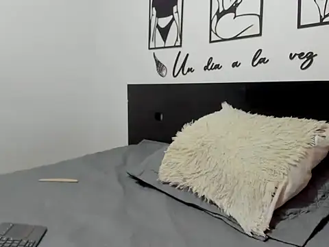 Snapshot of Allison_21_ chatting on November 2025 03:54:01 AM Allison 21 online show from November 2025 03:54:01 AM