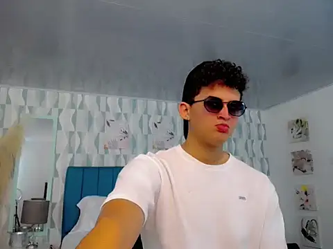 Axel savage online show from September 2025 12:12:01 PM