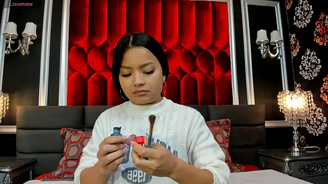 SharonBonet online show from November 2025 01:37:01 PM