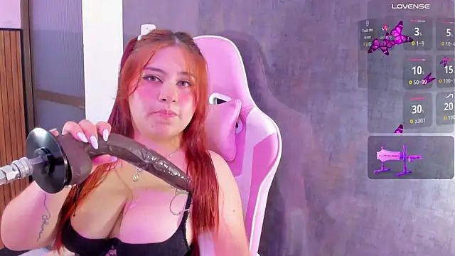 Snapshot of alana_glasses chatting on November 2025 07:57:01 PM alana glasses online show from November 2025 07:57:01 PM