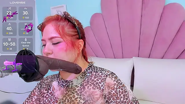 Snapshot of alana_glasses chatting on December 2025 11:56:02 AM alana glasses online show from December 2025 11:56:02 AM