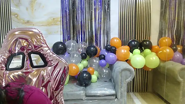 catalina5 s online show from November 2025 01:04:02 PM