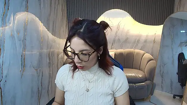 nadia r  online show from June 2026 07:41:02 PM