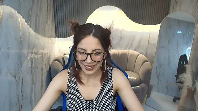 nadia r  online show from June 2026 07:41:02 PM