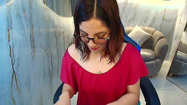 nadia r  online show from June 2026 12:22:01 PM