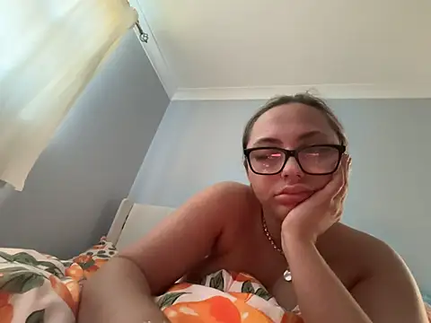 petitelucyXoxx online show from April 2026 06:34:01 PM