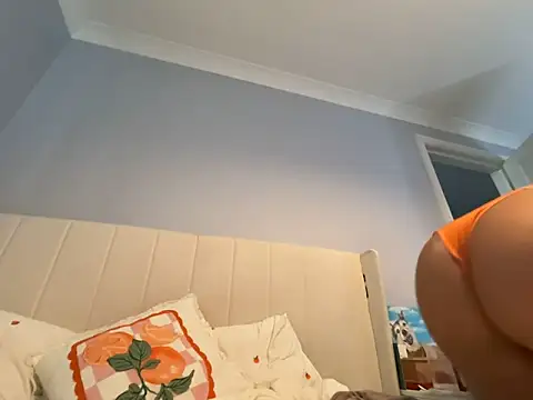 petitelucyXoxx online show from May 2026 06:01:02 PM