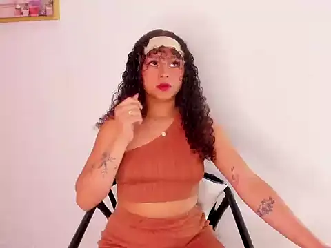 Sofiapassionne online show from November 2025 01:04:02 PM