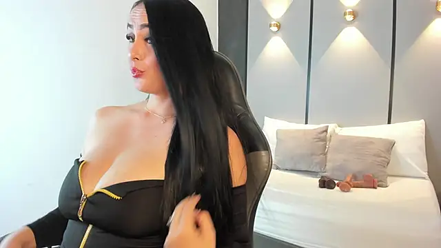 ashly moonn online show from March 2026 12:33:02 PM