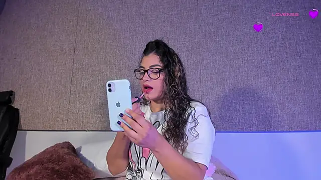 Salomeferreira  online show from October 2025 04:29:01 PM