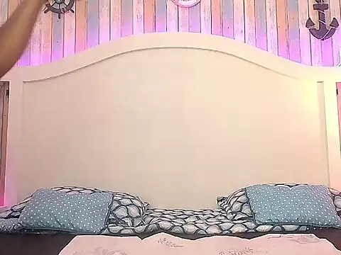 TINNATAYLOR online show from September 2025 09:10:02 PM