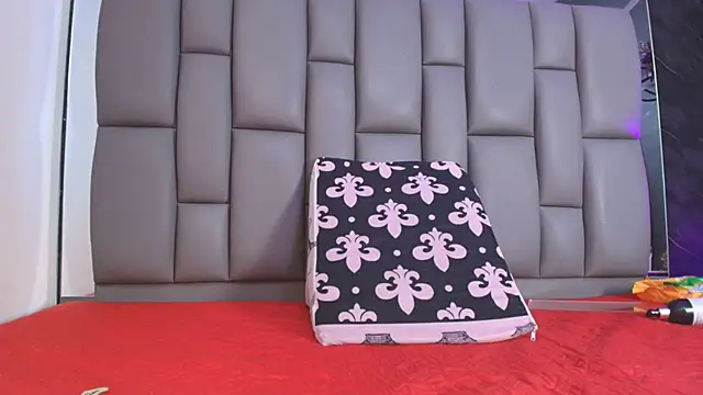 kissme luna online show from November 2025 07:07:02 PM