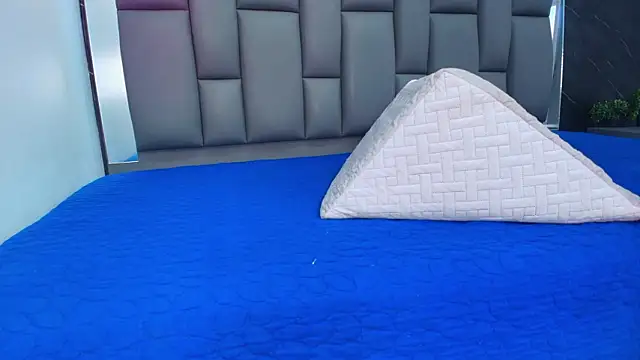 kissme luna online show from February 2026 07:02:02 PM