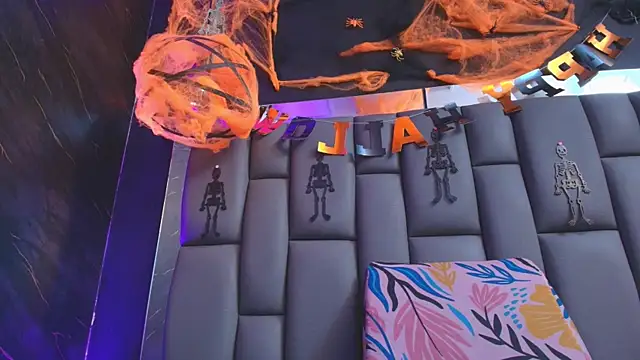 kissme luna online show from October 2025 07:13:02 PM