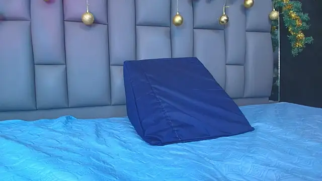 kissme luna online show from December 2025 07:05:02 PM