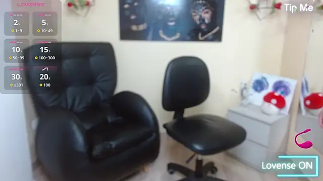 Snapshot of Bom_BomXX chatting on November 2025 02:16:02 AM Bom BomXX online show from November 2025 02:16:02 AM