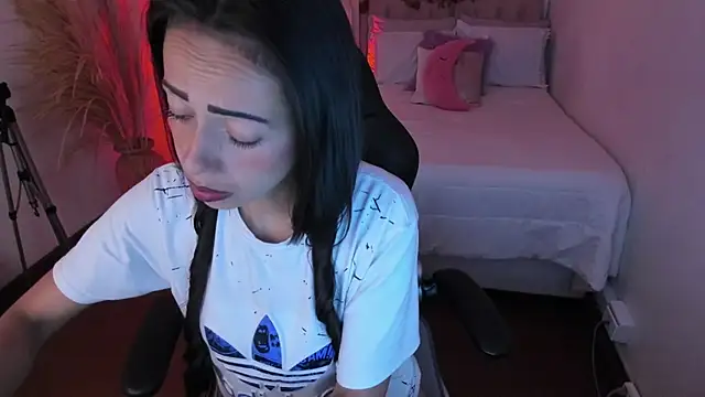 Mariam Lopez   online show from November 2025 02:32:02 AM