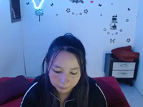 Mia2xsmith online show from November 2025 07:17:02 PM