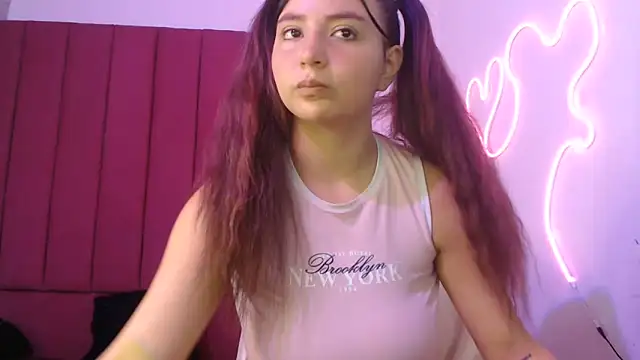 Snapshot of Mia2xsmith chatting on June 2026 08:43:02 PM Mia2xsmith online show from June 2026 08:43:02 PM
