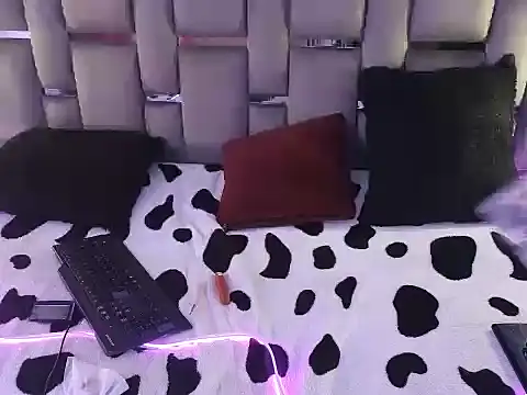 Mia2xsmith online show from December 2025 05:45:02 AM