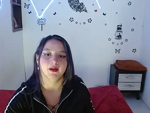 Mia2xsmith online show from November 2025 07:23:02 AM