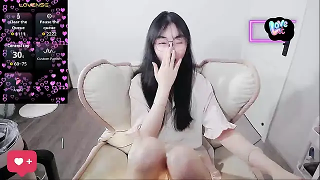 baby-yaya20 online show from April 2026 11:11:01 PM