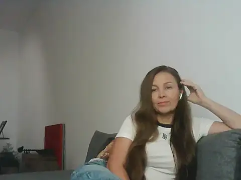 Avelinii online show from May 2026 06:23:01 PM