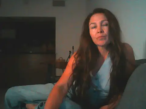Avelinii online show from May 2026 05:20:02 PM
