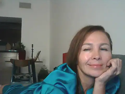Avelinii online show from May 2026 07:33:01 PM