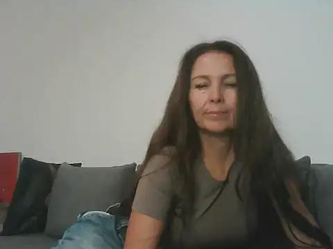 Avelinii online show from May 2026 06:28:02 PM