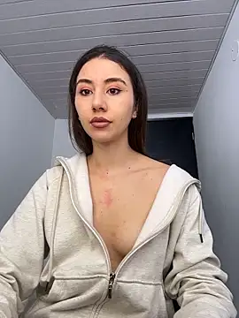 Viithoney online show from November 2025 01:26:01 PM