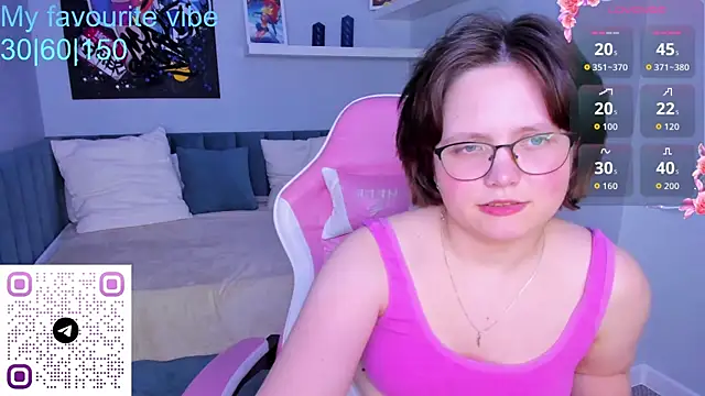 Snapshot of Mila__Cutee chatting on October 2025 01:36:02 PM Mila Cutee online show from October 2025 01:36:02 PM
