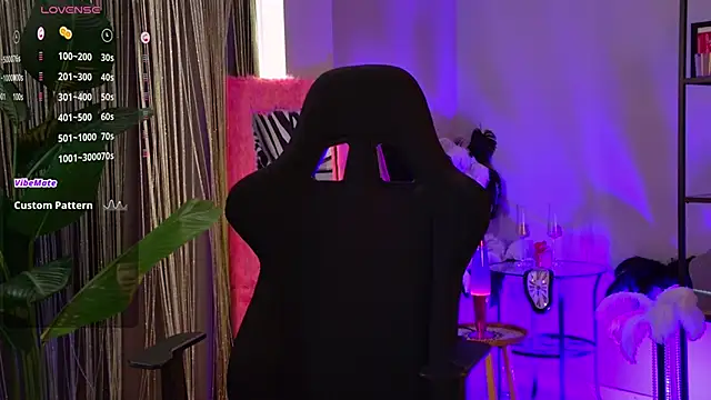 FlexyFox online show from April 2026 02:10:01 PM