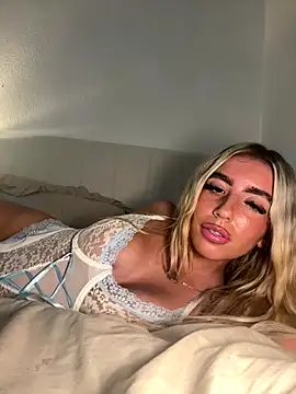 Snapshot of BlondeBetty chatting on November 2025 12:14:01 AM BlondeBetty online show from November 2025 12:14:01 AM