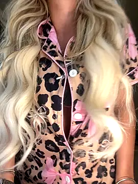 BlondeBetty online show from October 2025 06:30:01 PM