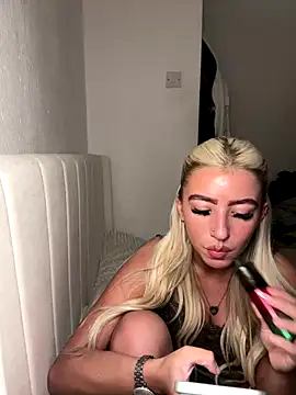 Snapshot of BlondeBetty chatting on December 2025 09:36:02 AM BlondeBetty online show from December 2025 09:36:02 AM