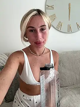 SexySaraxxoo online show from June 2026 12:33:02 PM