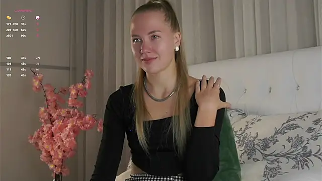 AlbaMesick online show from September 2025 12:09:02 PM