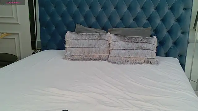 SunnyDane online show from December 2025 12:48:01 PM