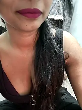 Snapshot of Itz_Mayra_ chatting on January 2026 10:10:02 AM Itz Mayra online show from January 2026 10:10:02 AM